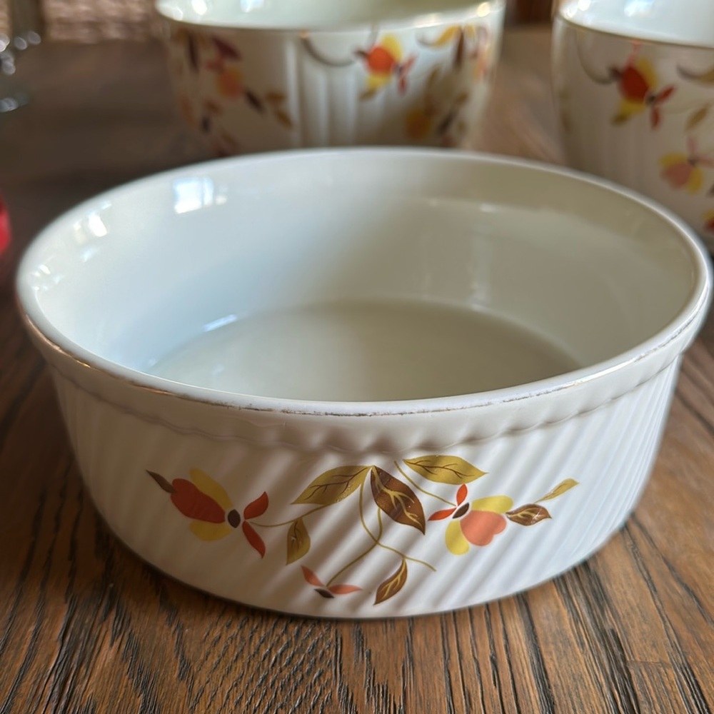 Vintage Hall's Superior Quality Kitchenware Serving Bowl GUC‎ no cracks pie dish